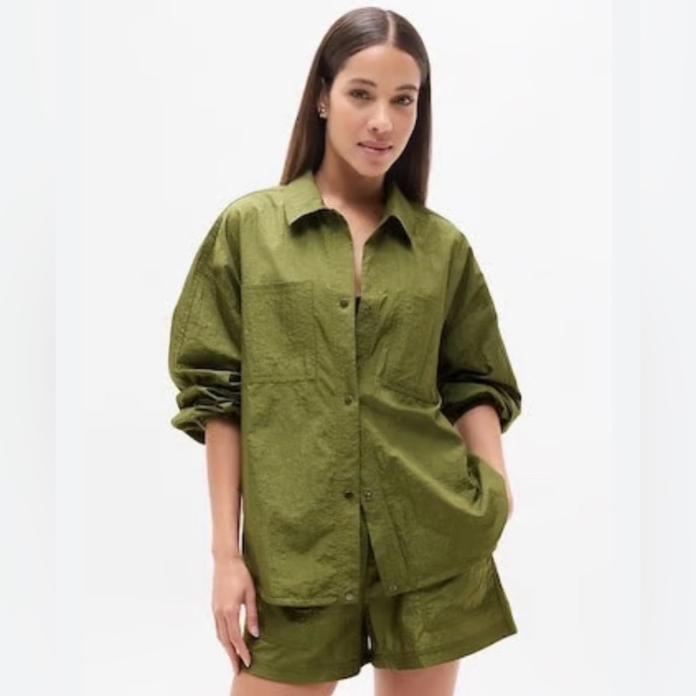 Athleta NWOT Lunar Sheen Shirt Crinkle Nylon Snap Front Jacket Olive Green XXS